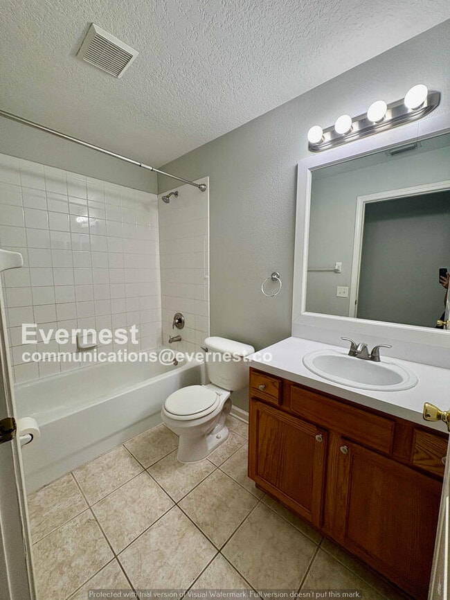 Building Photo - 4 Bed/2 Bath Home with Garage / Pet-Friendly / Coming Soon!