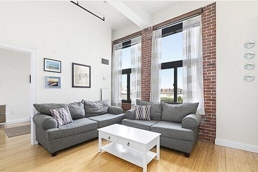 Primary Photo - 320 W 2nd St