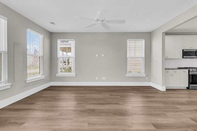 Building Photo - Charming Charleston Home in the Heart of M...