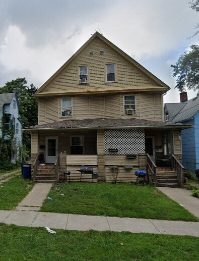 Building Photo - 3 Bedroom with Finished Attic Space/4th Room!