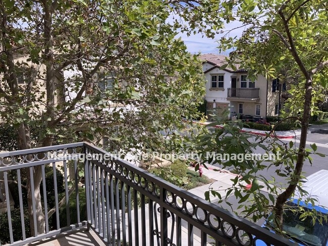 Building Photo - Beautiful Serafina Gated Community Townhome