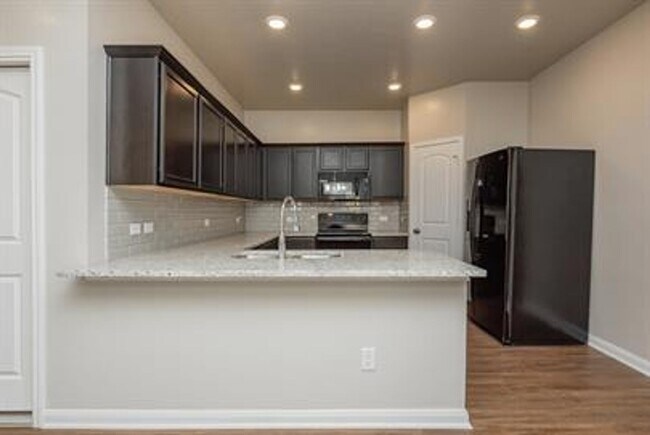 Building Photo - 1551 Case Rd