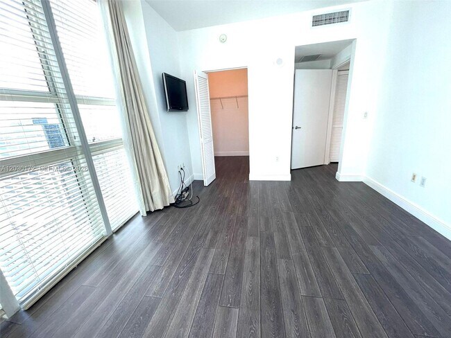 Building Photo - 951 Brickell Ave