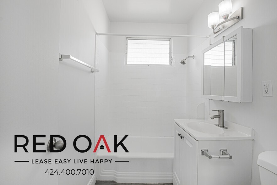 Building Photo - 115 W Market St