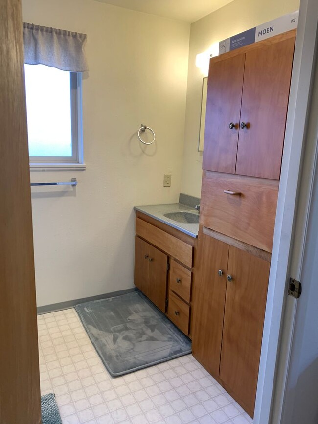 Building Photo - 2-Bedroom 2-Bathroom duplex in Harlow neig...