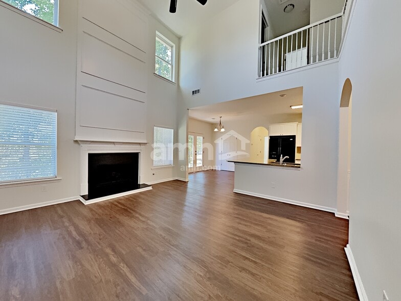 Building Photo - 488 Lincolnwood Ln