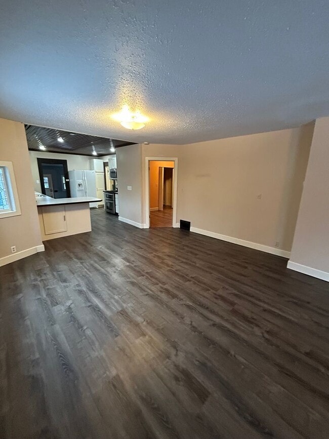 Building Photo - 4 Bedroom Home on Kalispell’s East Side – Spacious Yard & Double Garage