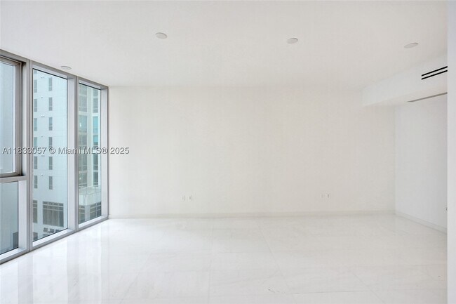 Building Photo - 300 Biscayne Blvd
