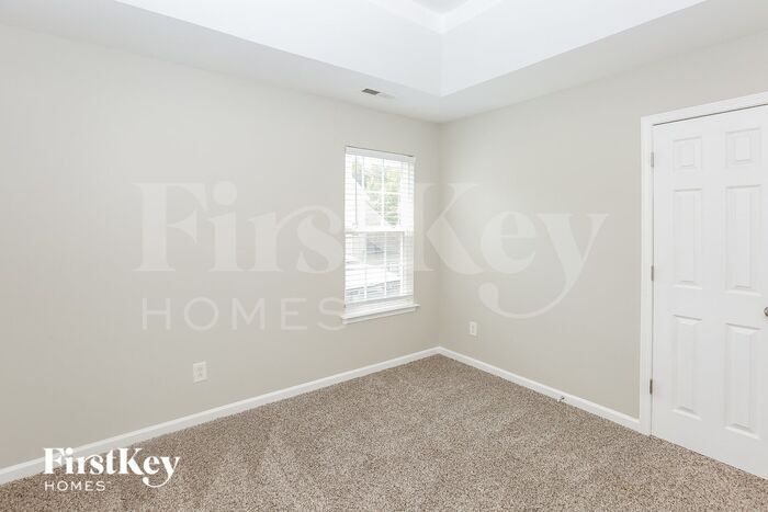 Building Photo - 8414 Oak Dr