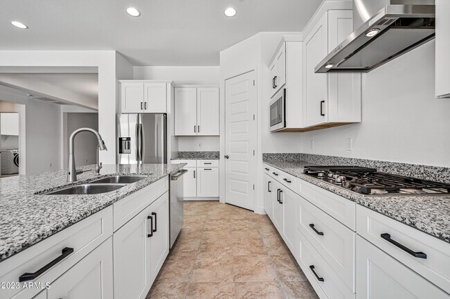 Building Photo - 8725 W Wagon Wheel Dr