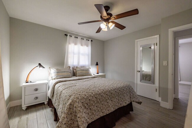 Building Photo - 208 Woodbine Ave