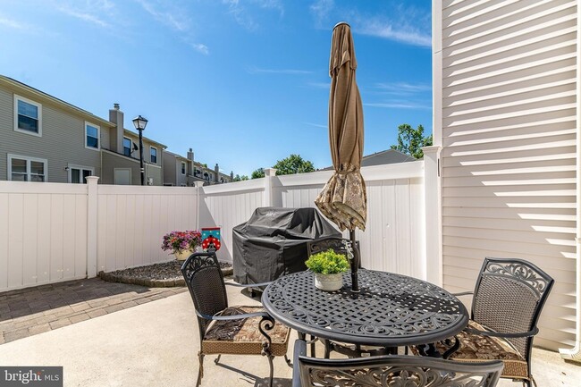 Building Photo - 251 Fir Tree Ct