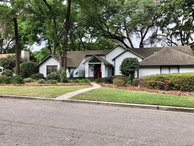 Building Photo - Beautifully Renovated Home in The Reserve!