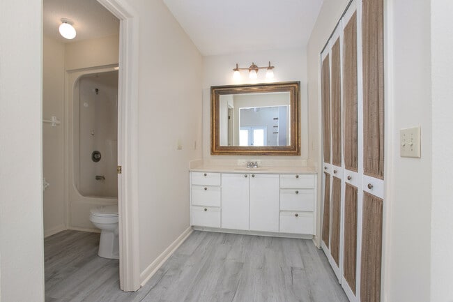 Building Photo - 5735 Fox Hollow Rd