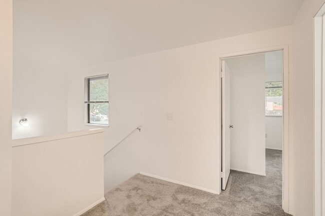 Building Photo - 2025 C St SE