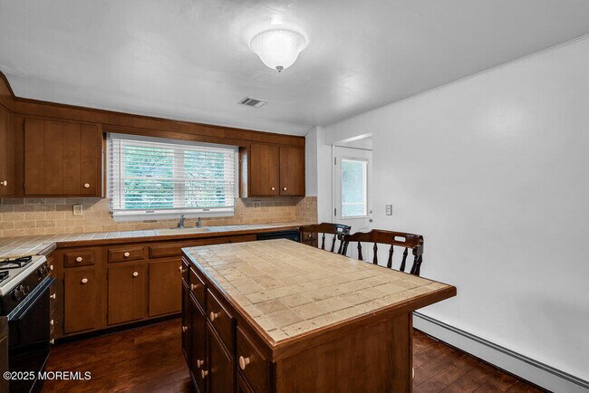 Building Photo - 918 Charles Dr