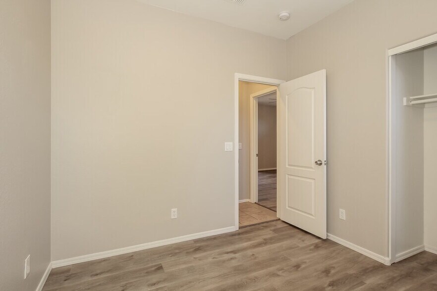 Building Photo - 8713 N 58th Ln