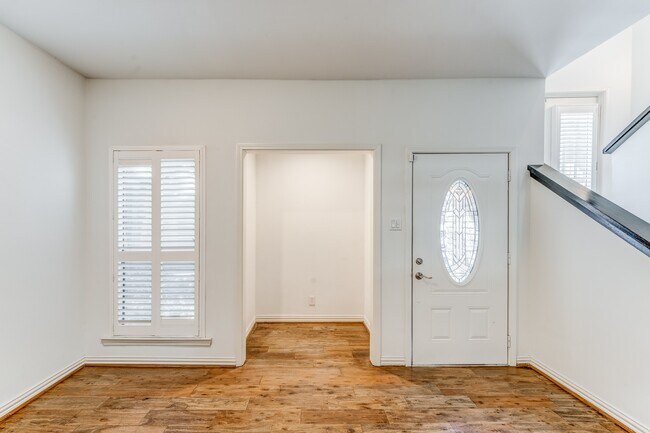 Building Photo - 708 Fowler St