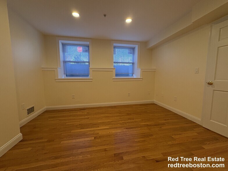 Building Photo - 1801 Beacon St
