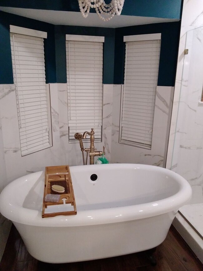 Building Photo - Beautifully upgraded Townhouse style condominium located in Hidden Meadows