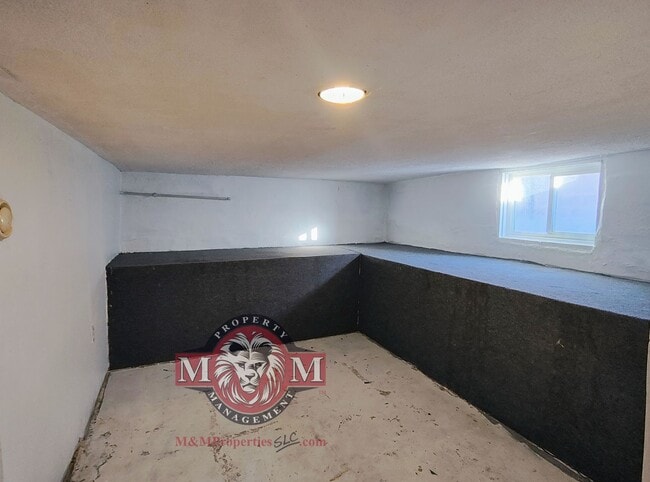 Building Photo - 3 Bd 1 Ba Home with Hardwood Floors in Midvale