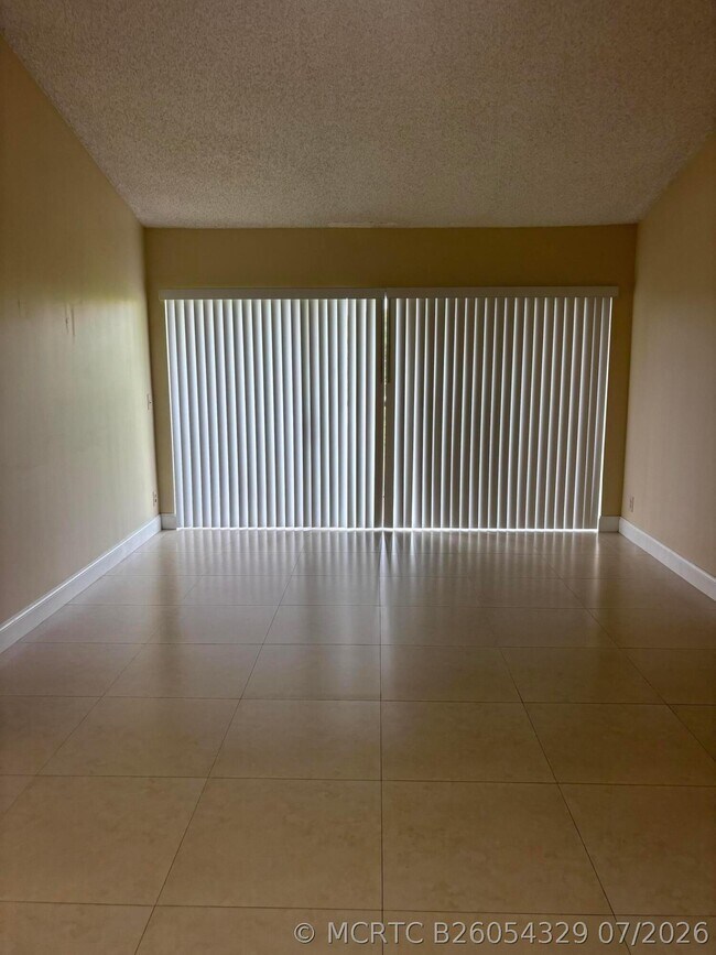 Building Photo - 8761 Wiles Rd
