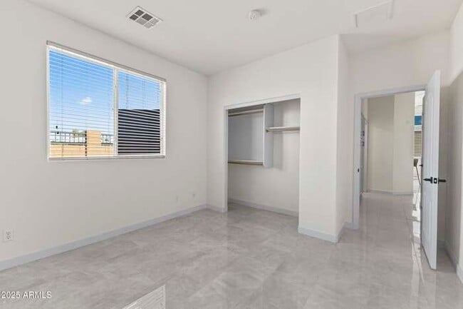 Building Photo - 3940 E Minton St