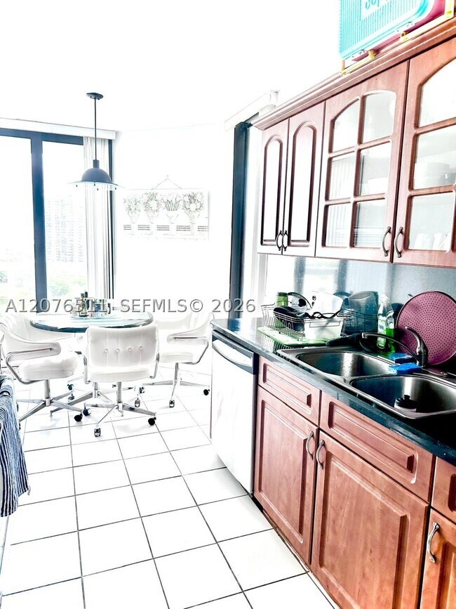 Building Photo - 20185 E Country Club Dr