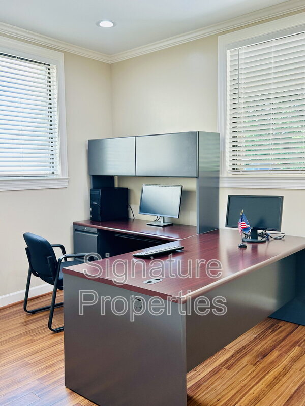 Building Photo - 1821 Seymour Dr