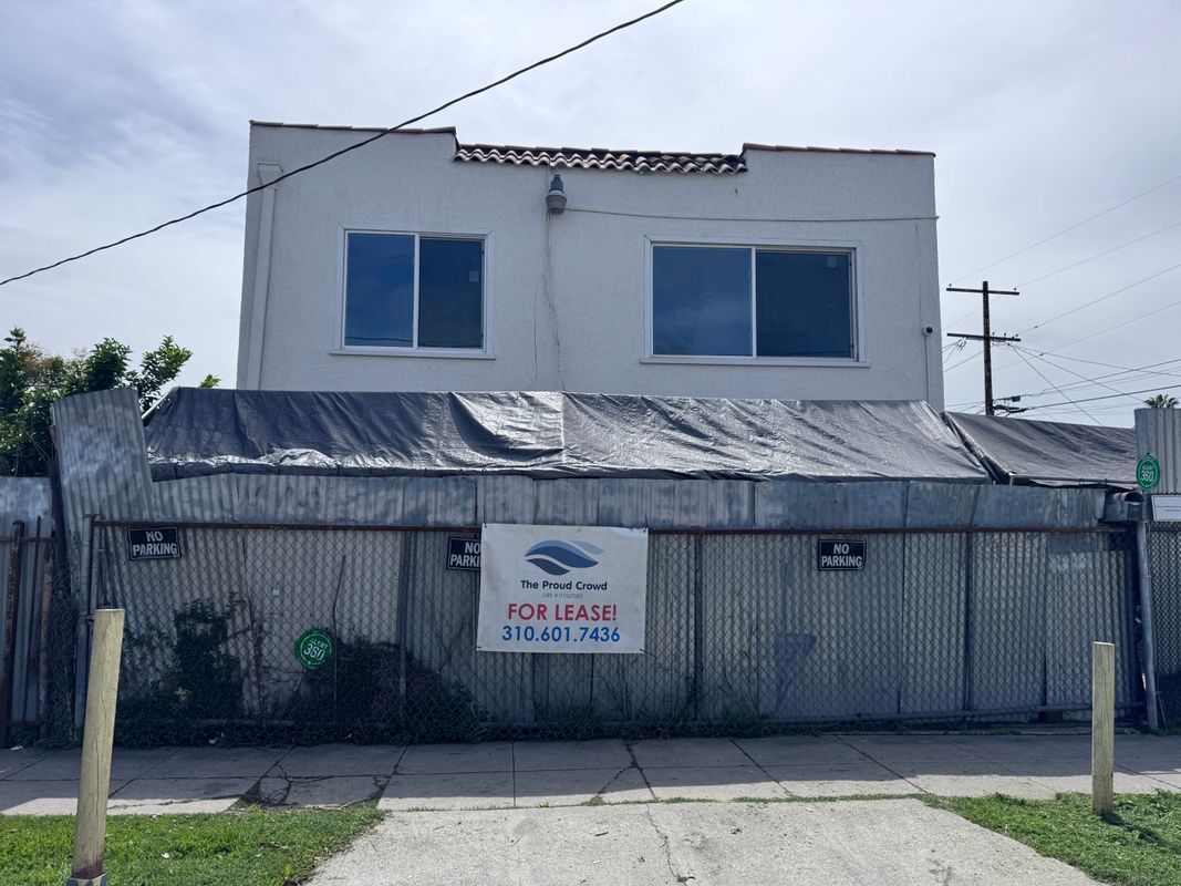 Building Photo - 858 W 88th St