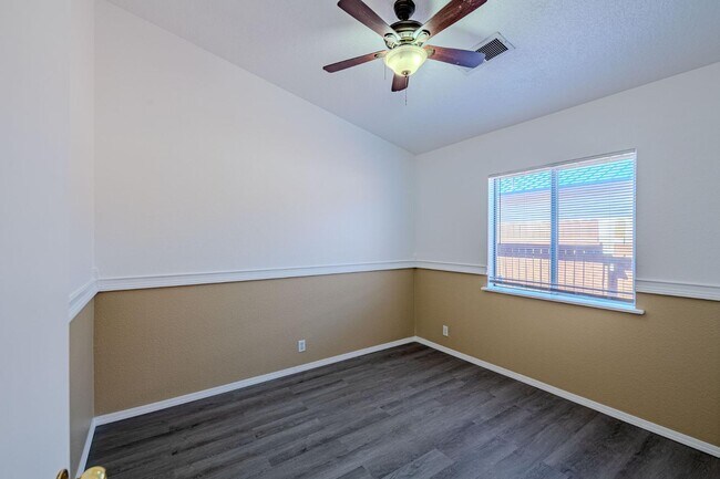 Building Photo - 4720 Shepherd Ct NE