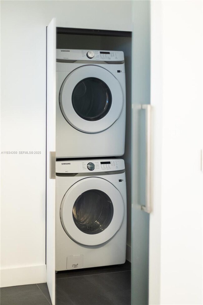 Building Photo - 7934 West Dr