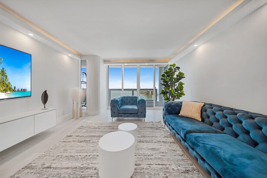 Building Photo - 1717 N Bayshore Dr