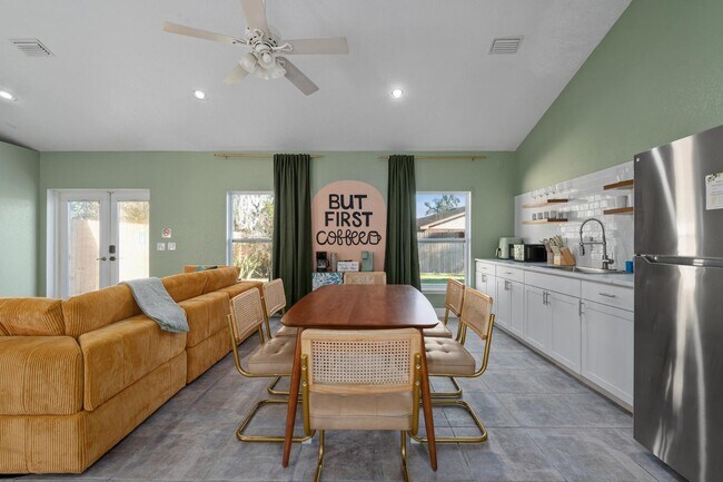Building Photo - 808 Arietta Dr