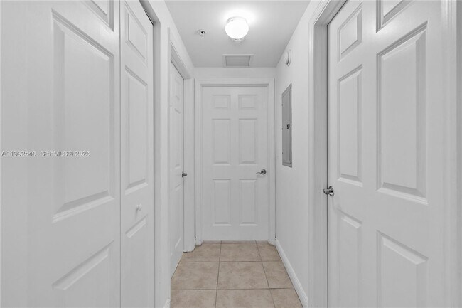 Building Photo - 888 Douglas Rd