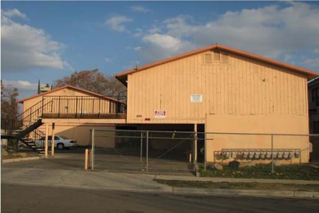 Primary Photo - 284 N Roosevelt Ave