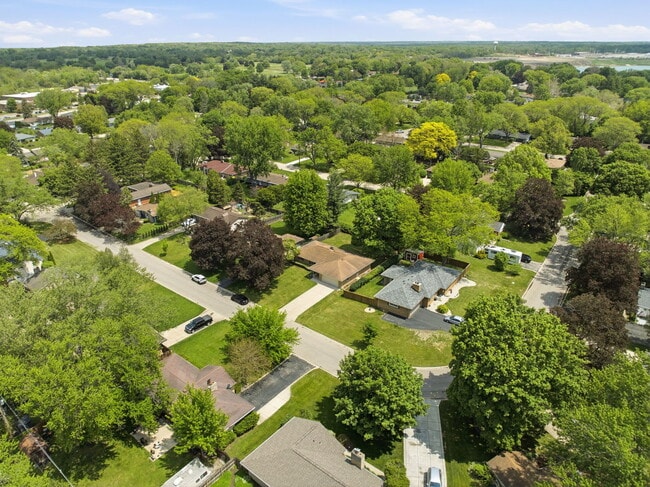 Building Photo - 152 Crestwood Dr