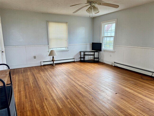 Building Photo - 8424 E Lake Rd