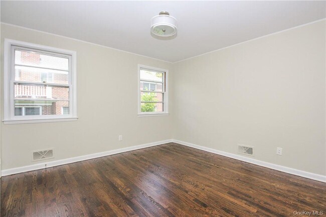 Building Photo - 205 Soundview Ave