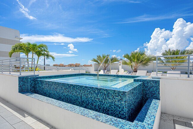 Building Photo - 155 E Boca Raton Rd