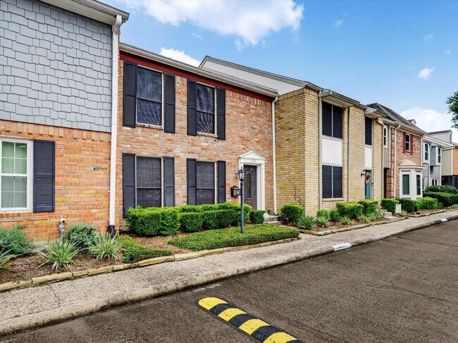 Building Photo - 1653 W Sam Houston Pkwy S