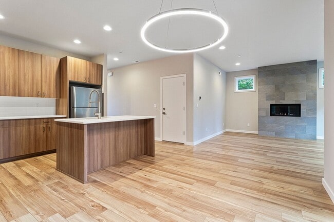 Building Photo - Like New!  Upgraded finishes Throughout!  ...