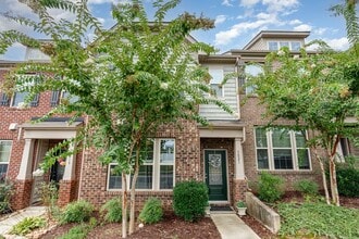 Building Photo - 3021 Honeylocust Ln