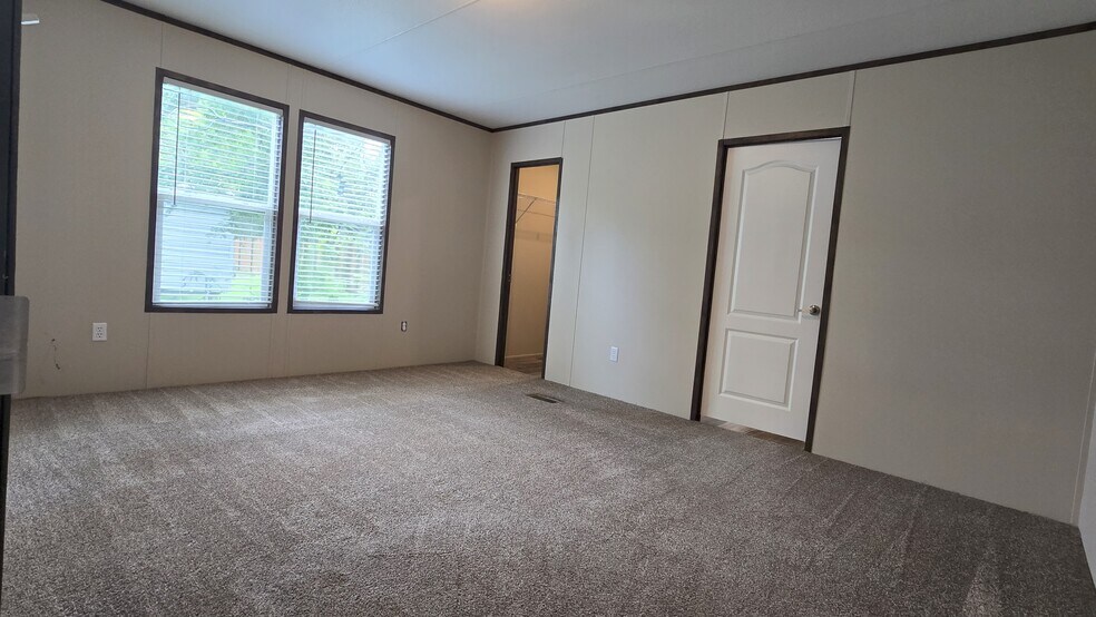 Building Photo - 305 Fryer St