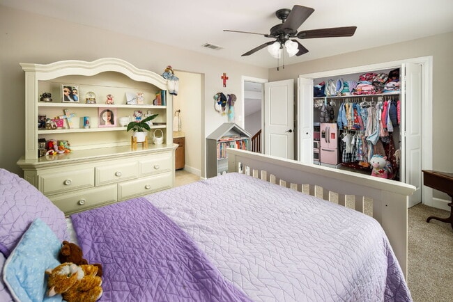 Building Photo - "Charming and Updated 3-Bed end unit townh...