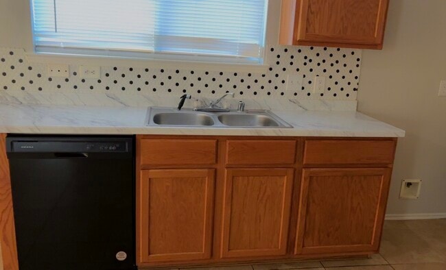 Building Photo - 22819 Sugar Bear Dr