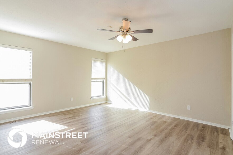 Building Photo - 300 3 Oaks Dr