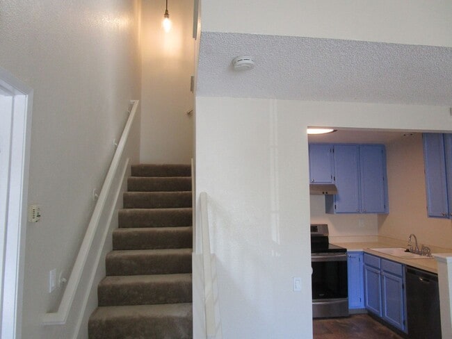 Building Photo - Cozy Hercules Home