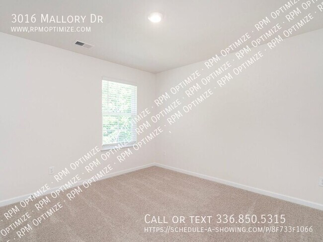 Building Photo - 3016 Mallory Dr