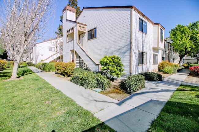 Building Photo - 1398 Meadow Ridge Cir